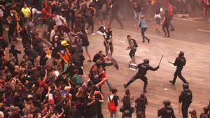 Acció de Tsunami Democràtic a l’aeroport del Prat, el 2019.  | ELISENDA PONS