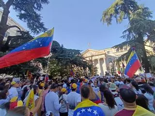 Cientos de venezolanos se manifiestan frente al Congreso para reivindicar a Edmundo González como presidente