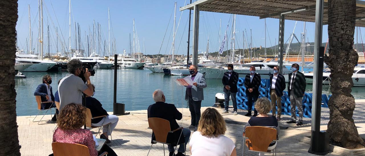 Antoni Mercant, presidente de la Cámara de Comercio, en su turno presentando la feria del sector.
