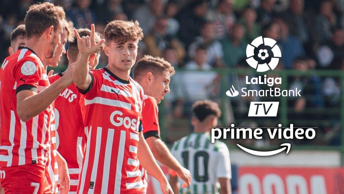Riquelme, junto a Stuani, celebra un gol del Girona