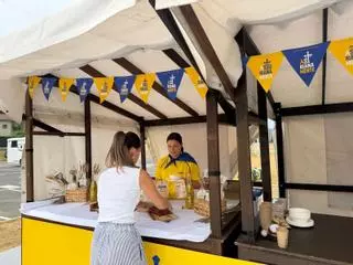 El Día de Asturias se vive en El Prestín con una romería popular en el parking de un popular supermercado