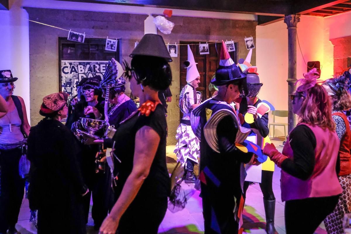 Fiesta de ‘CAAMnaval’:  el dadaísmo