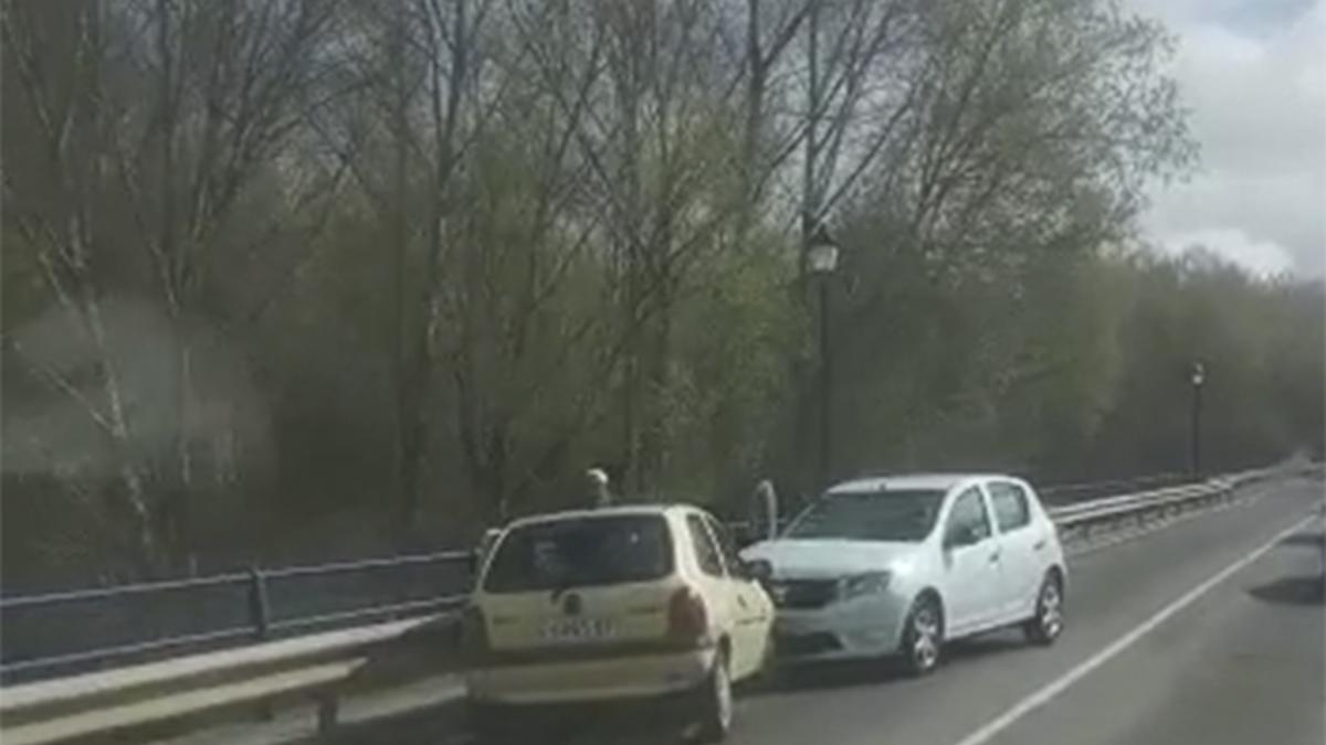 Imagen de la colisión en el puente de Santa Cristina.