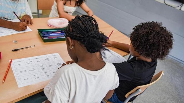 Dos alumnes en una escola de Granollers, el curs passat.