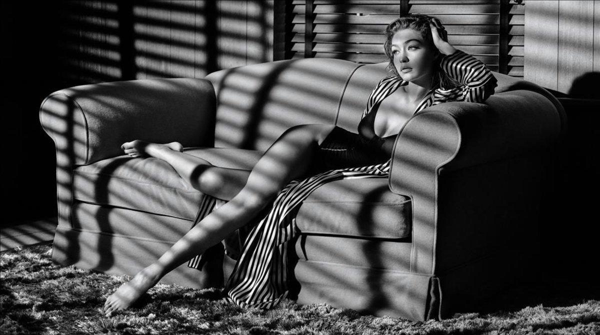 La modelo Gigi Hadid posa para el calendario Pirelli 2019.