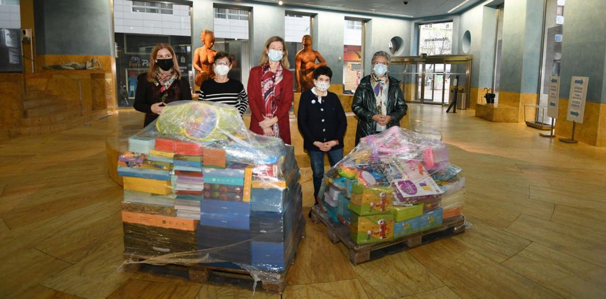 “Debuxar sorrisos”, solidaridad en forma de 2.000 juguetes para niños  | GUSTAVO SANTOS
