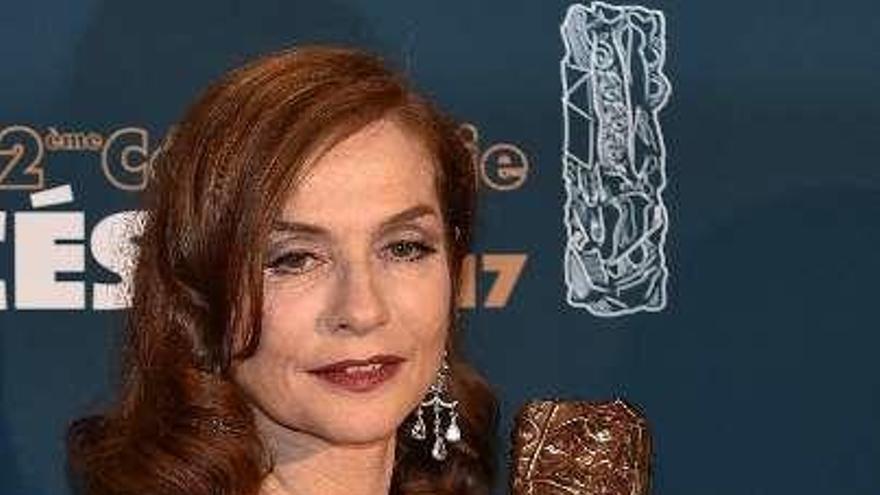 Isabelle Huppert con su premio.