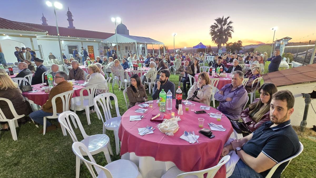 Cena de convivencia en Pedro Abad.