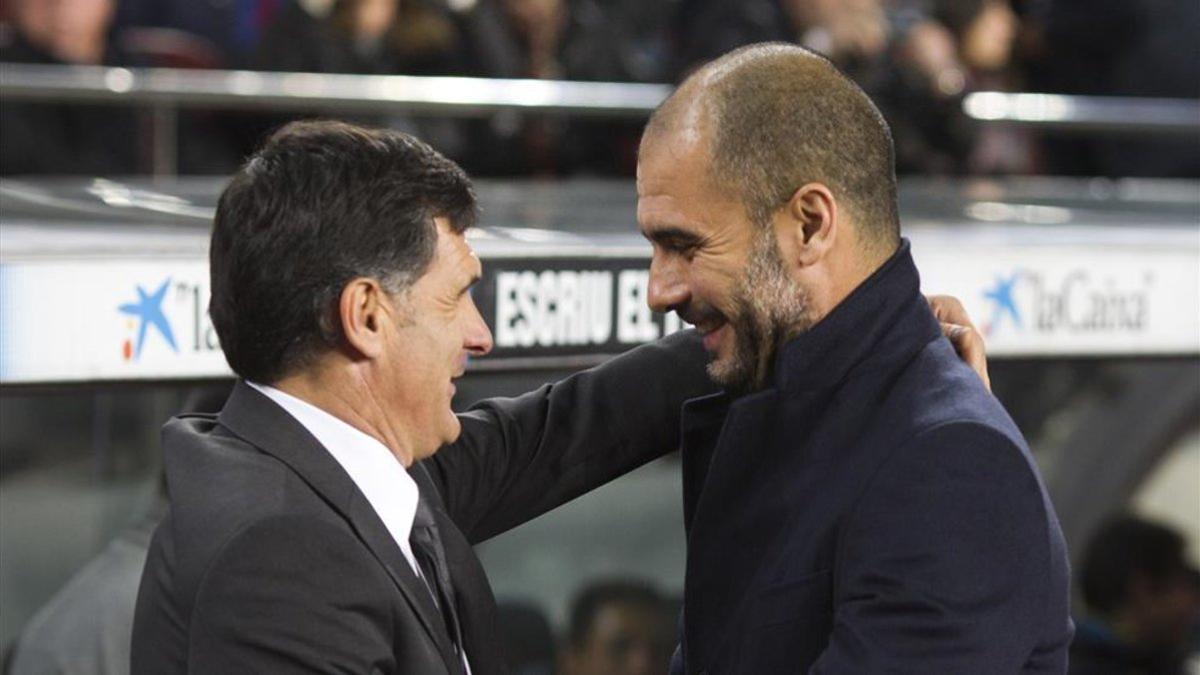 Mendilibar y Guardiola, antes de un encuentro en el Camp Nou