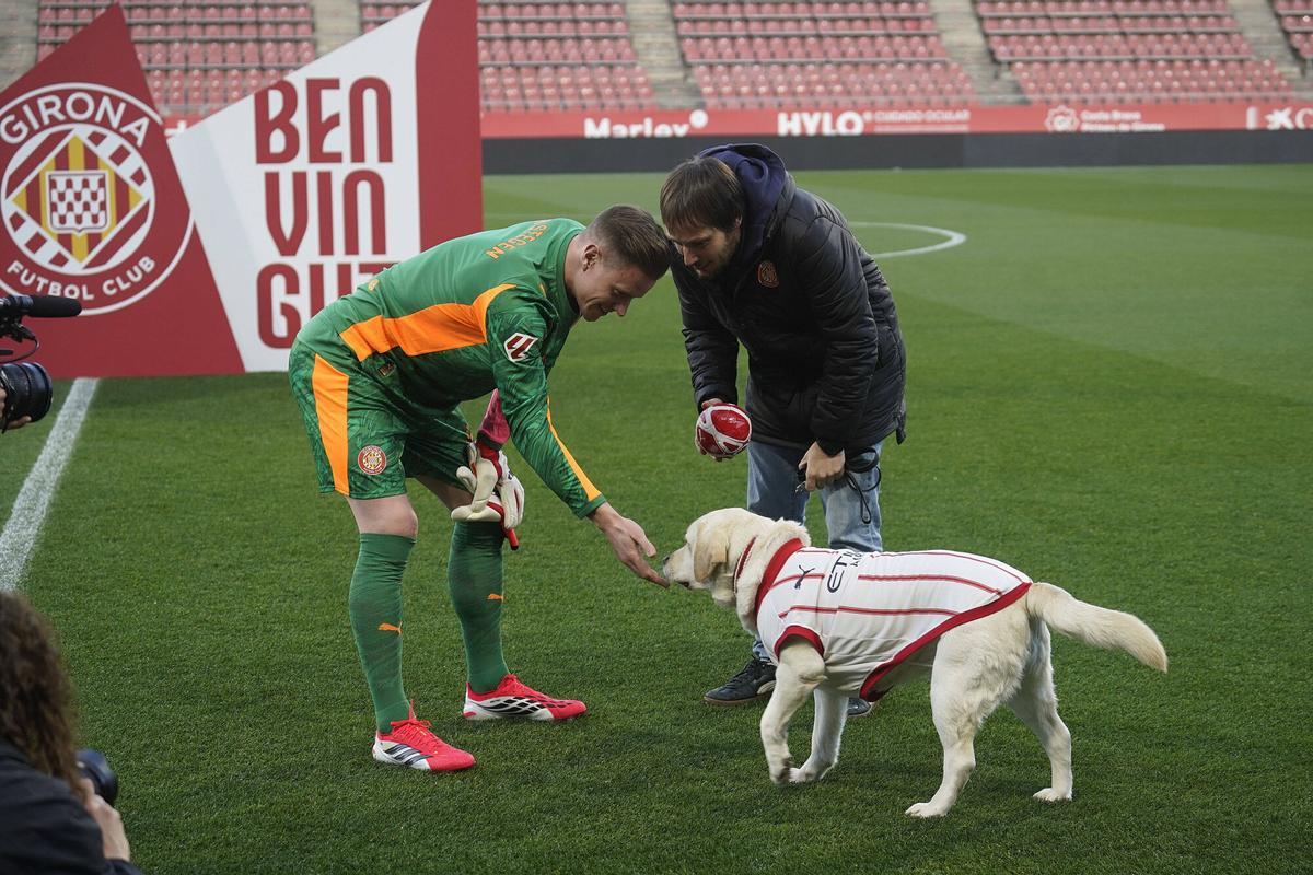Girona Montilivi presentació Ter Stegen a l'estadi amb aficionats