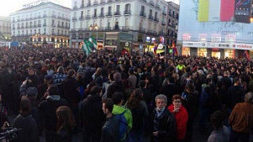 Cientos de personas piden la libertad de los detenidos tras la masiva marcha de Madrid