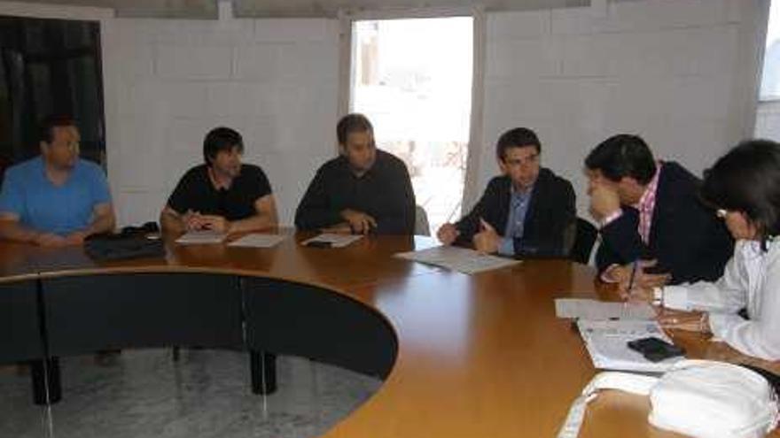 Representantes de los tres ayuntamientos del Baix Vinalopó.