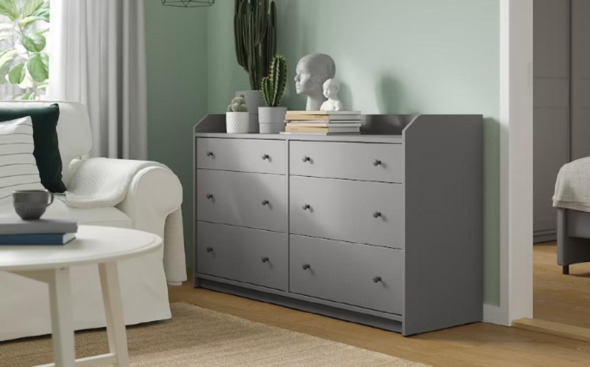 La cómoda de Ikea, también disponible en gris