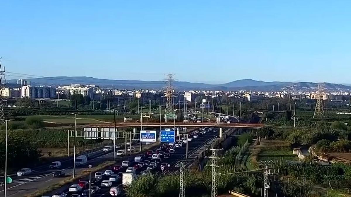 Estado del tráfico en la CV-30 a la altura de Paterna.