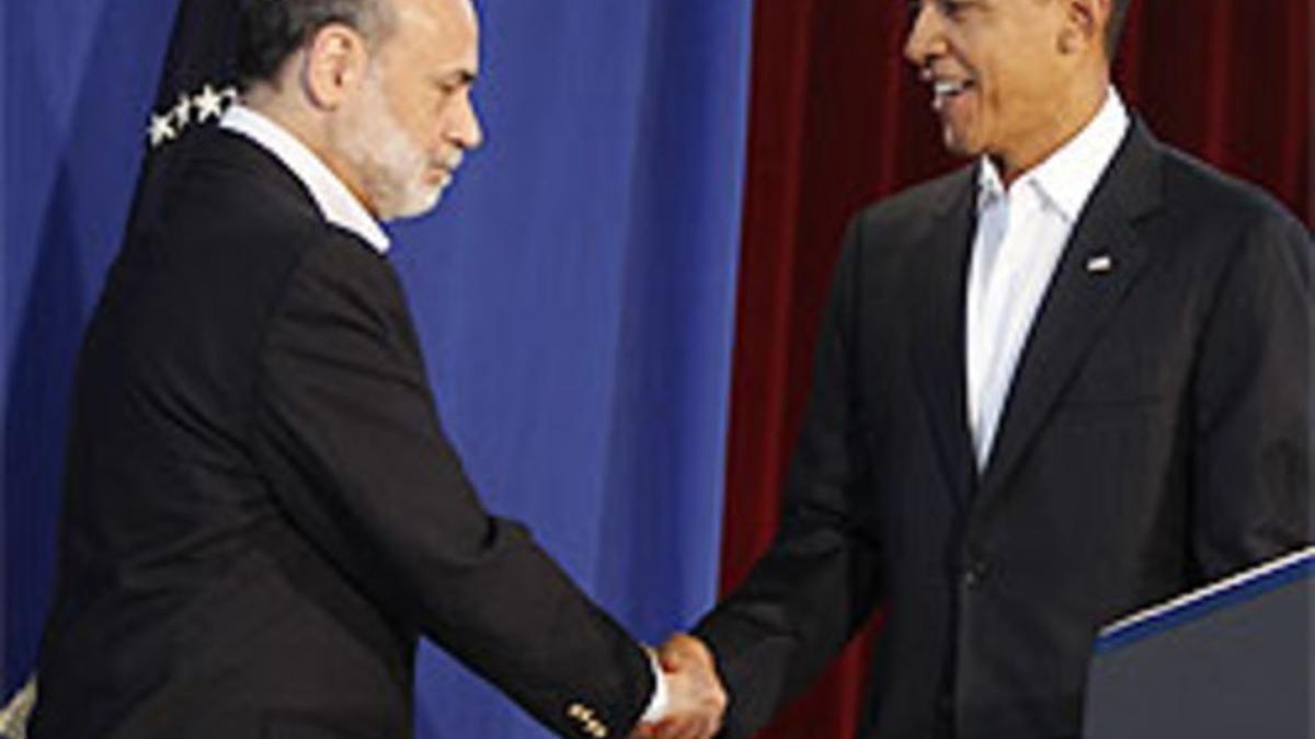Ben Bernanke y Barack Obama, durante su comparecencia en  Martha's Vineyard (Massachusetts).