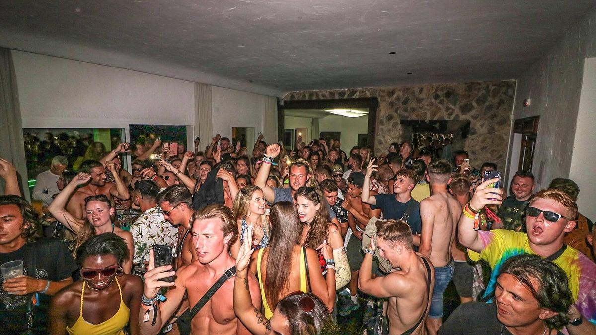 Imagen de archivo de una fiesta ilegal celebrada en una vivienda turística