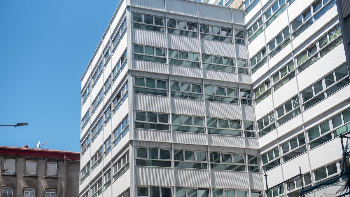 Nueva fachada del bloque de las calles Medico Durán y Wenceslao Fernández Flórez.