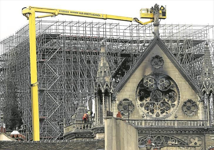 Incendio en la Catedral de Nôtre Dame