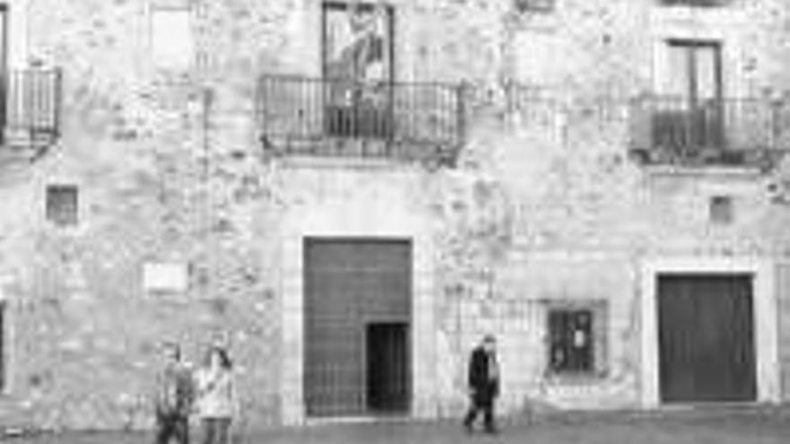 El pianista eduardo diego sanchez toca en las veladas del museo de caceres