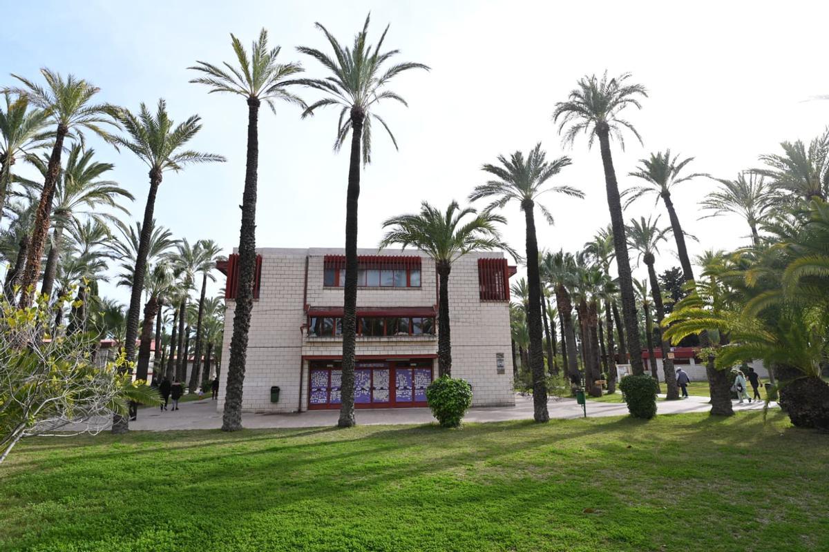 Una vista general del colegio El Palmeral, en una imagen de este jueves.