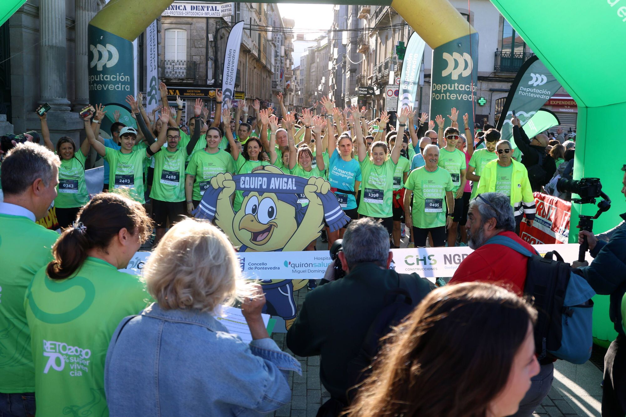 Dos mil setecientos participantes convirtieron la Marcha contra el cáncer de Pontevedra en la más multitudinaria de Galicia