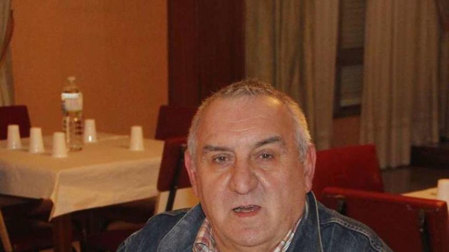 Manuel Álvarez, ayer, en el comedor de Moaña. // Santos A.