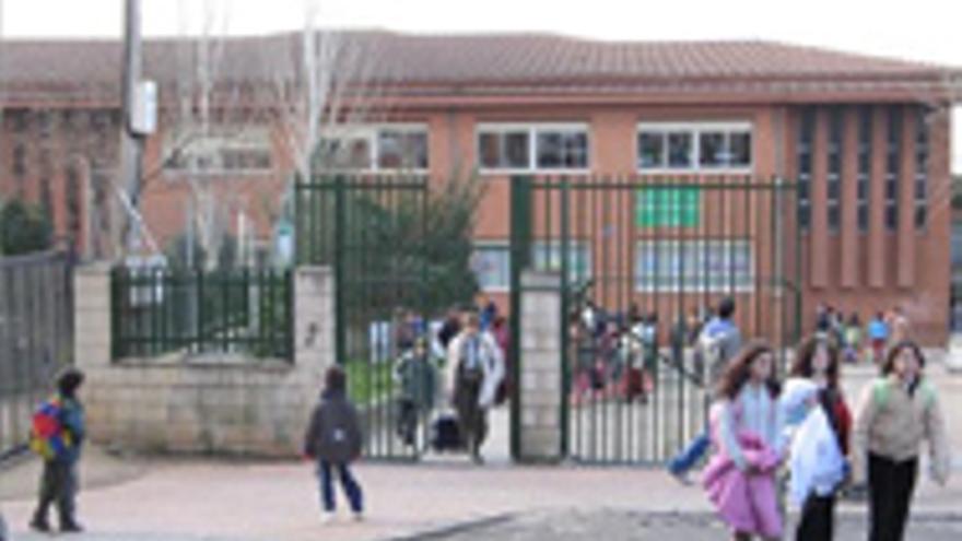 Los padres de alumnos proponen abrir los colegios 12 horas al día