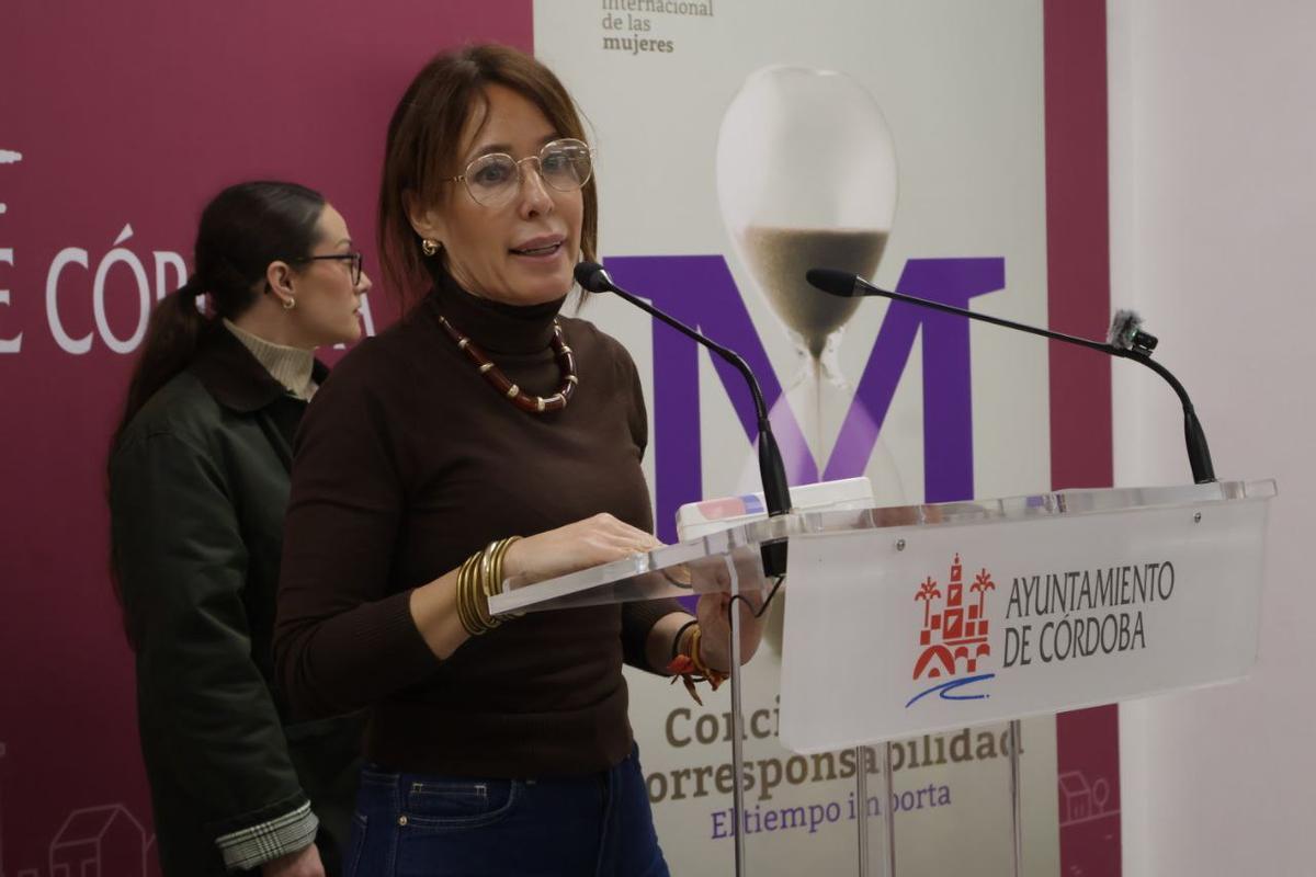 Marián Aguilar, delegada de Igualdad, presenta los actos del 8M en Córdoba en 2026.
