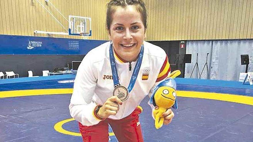 Graciela Sánchez posa con su bronce en Tarragona.