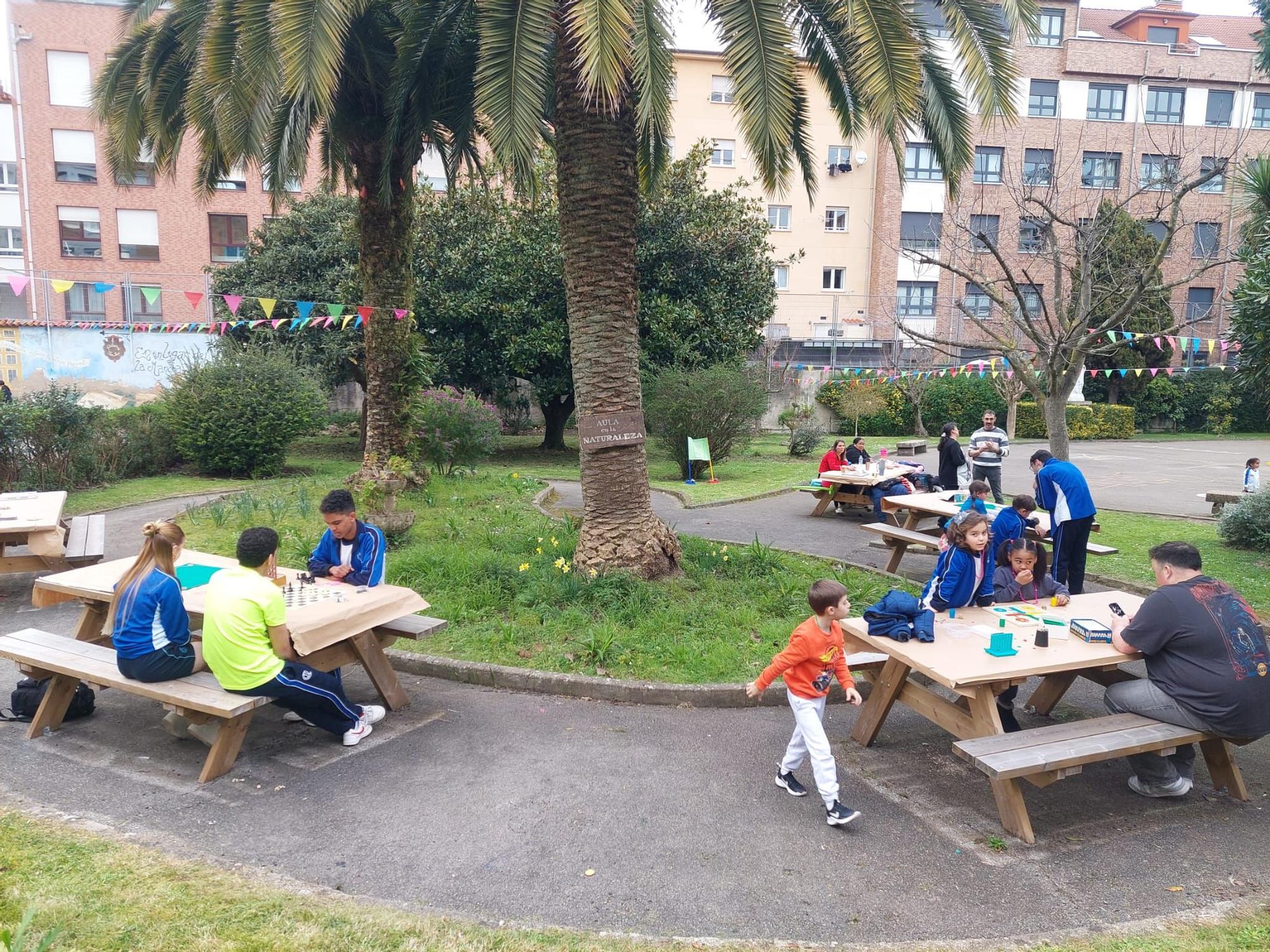 Fiesta colegial en el Patronato por San José (en imágenes)