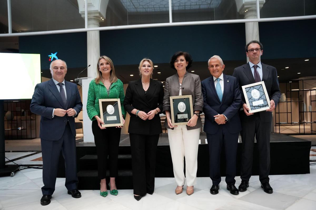 CaixaBank y la Academia de Ciencias Sociales y Medio Ambiente reconocen ...