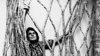 'Entes-Ens', de Aurèlia Muñoz: tejer esculturas y conquistar museos