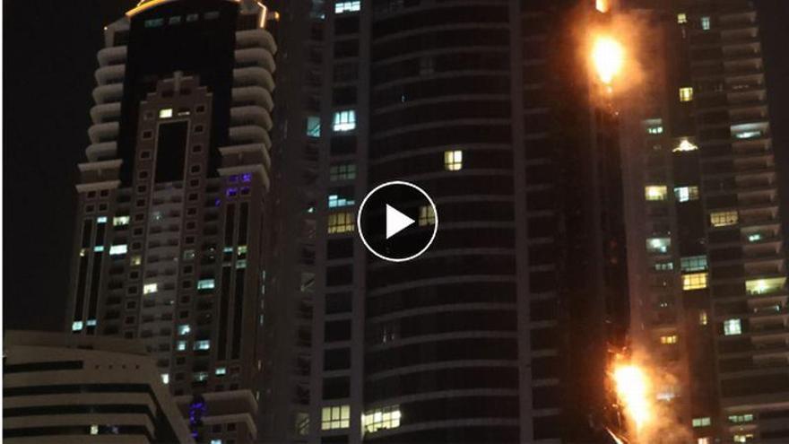 Incendio en uno de los edificios más altos del mundo en Dubai