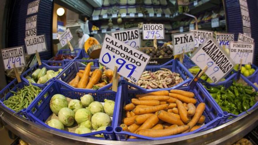Puesto de verduras del Mercado de Vegueta, en Las Palmas de Gran Canaria.   | quique curbelo