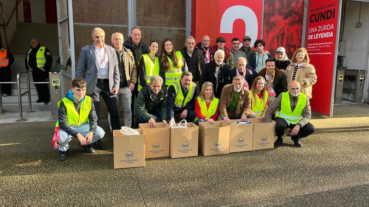 Veteranos del Sporting en una de las iniciativas solidarias.