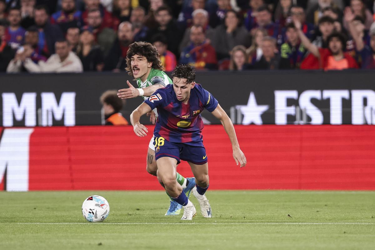 Fermín López se lesionó en el partido ante el Betis de Liga