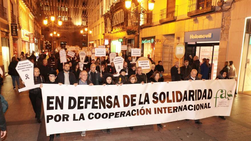 Manifestación el pasado mes de noviembre de la FAS contra los recortes en cooperación internacional.  | ÁNGEL DE CASTRO