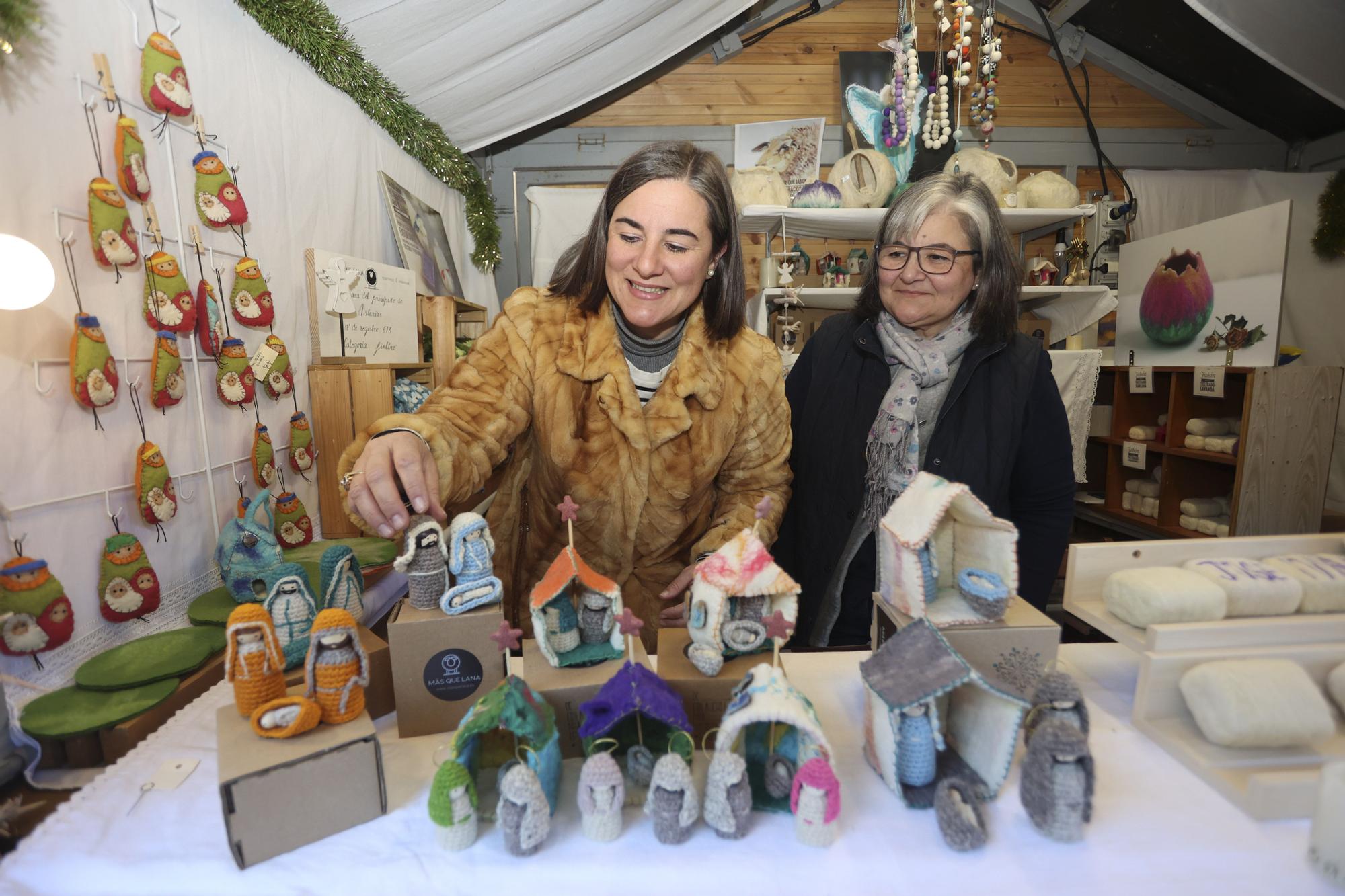 Un paseo por el mercado de Navidad de Oviedo