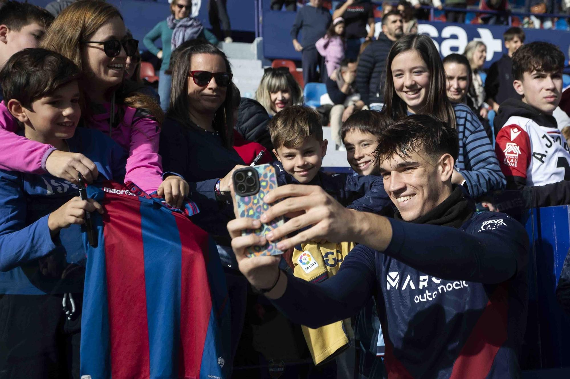 Puertas abiertas entrenamiento Levante