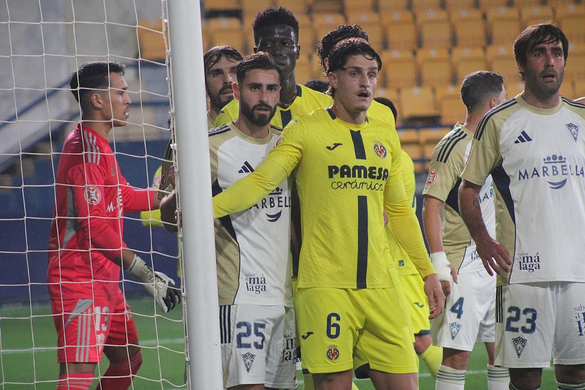 El central Lautaro, fijo en los onces de David Albelda en el filial amarillo.