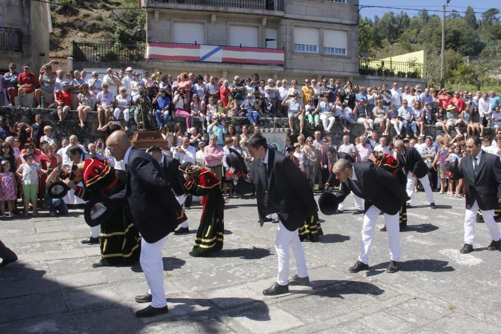 O Hío baila para rendir culto a San Roque