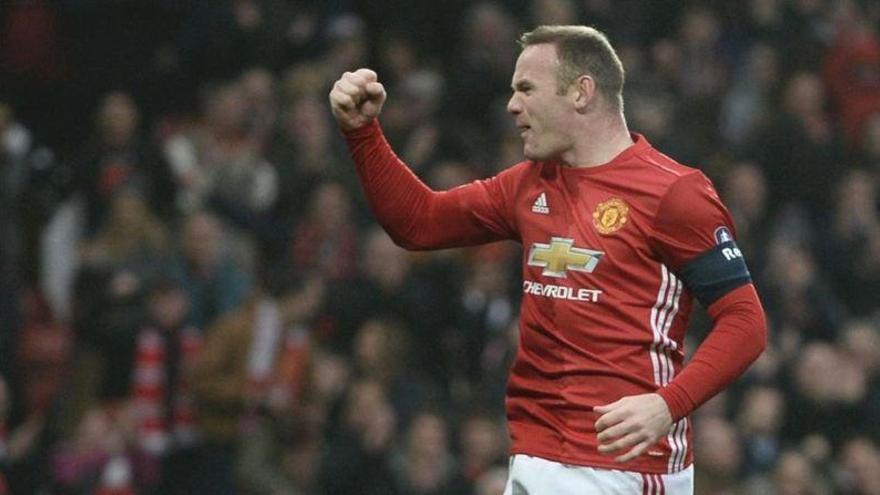 Rooney alcanza a Charlton como máximo goleador del Manchester United