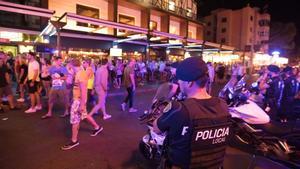 Inician la campaña contra el turismo de excesos en Playa de Palma y Magaluf.