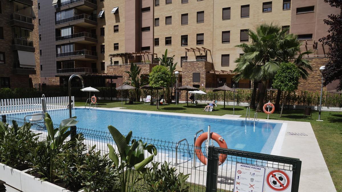 Piscinas comunitaria en un bloque de vecinos en Córdoba