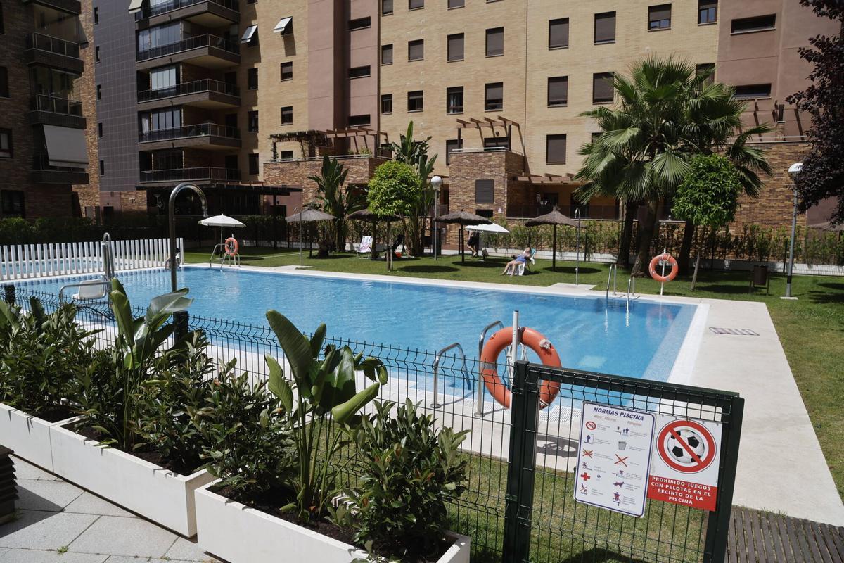 A.J.González Córdoba Piscinas comunitaria comunidad bloque vecinos Piscina privada