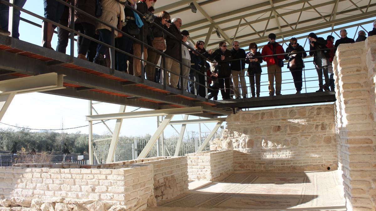 Una visita guiada al yacimiento de Fuente Álamo, en Puente Genil.