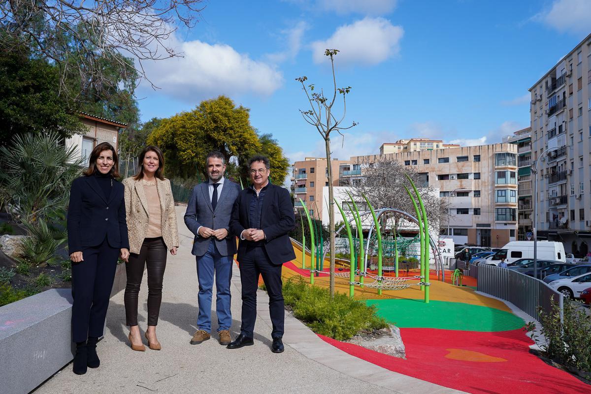 Nuevo parque infantil en la calle Chaves de Málaga.
