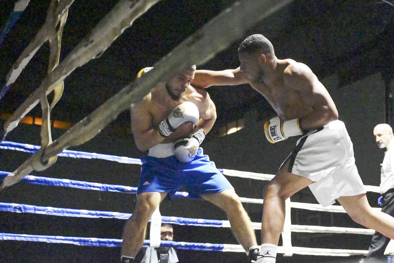 El olímpico Emmanuel Reyes debuta como profesional con triunfo por KO en A Coruña