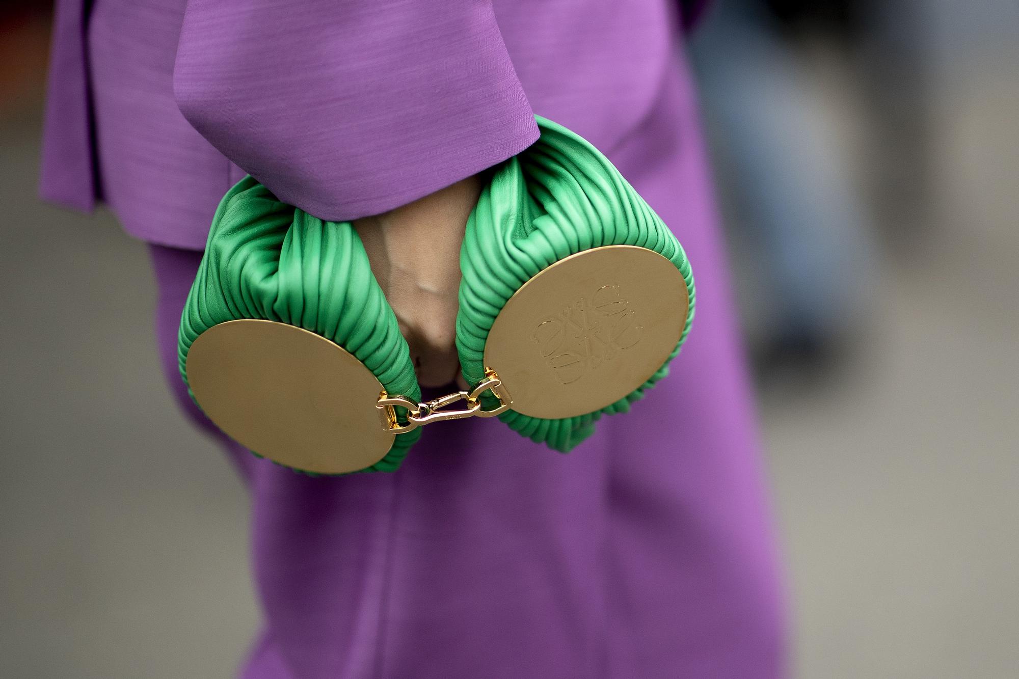 cómo se llevan los bolsos mini