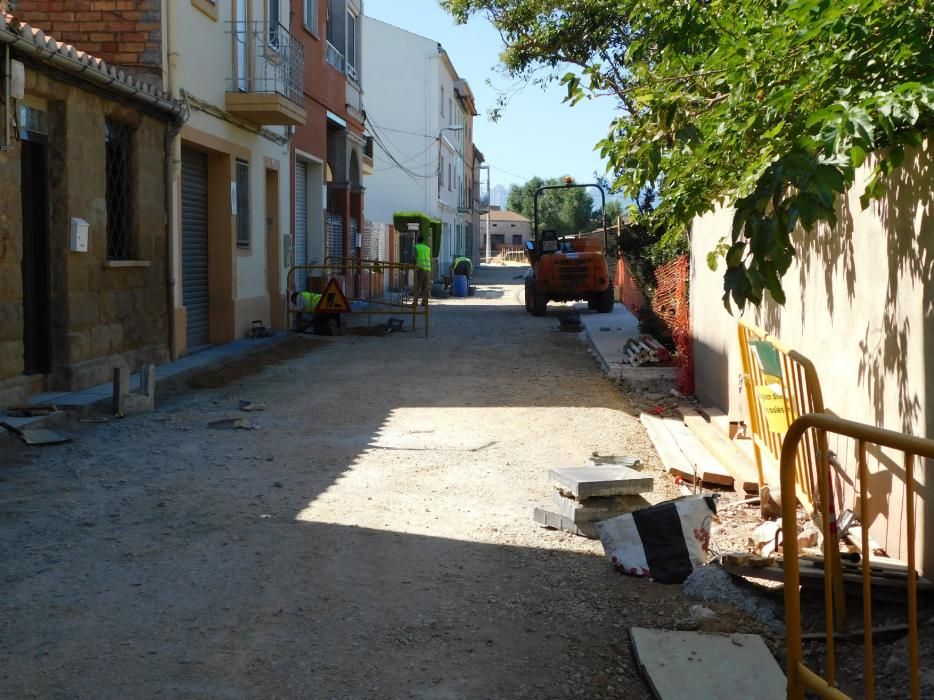 Obres al carrer del Forn i al carrer de la Pujada Roja